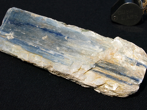 %_tempFileName0361_Kyanite_MinasGerais_Brazil%