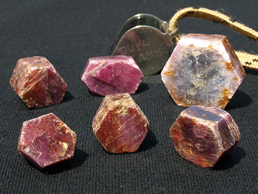 %_tempFileName0387_Corundum_Tulear_Betroka_Madagascar%