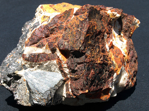 %_tempFileName0450_Zincite-Franklinite_Odgensburg_NJ%