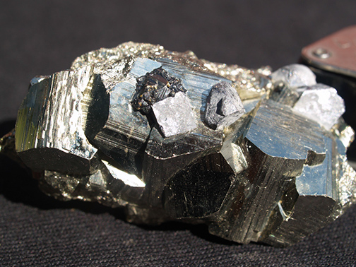 %_tempFileName0547_Pyrite_Huanzala_Peru%
