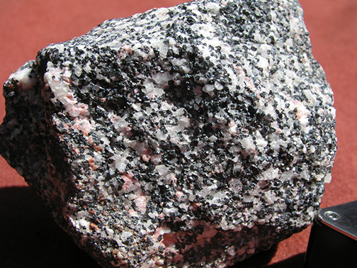 %_tempFileName0672_Willemite-Franklinite_Franklin_NJ%