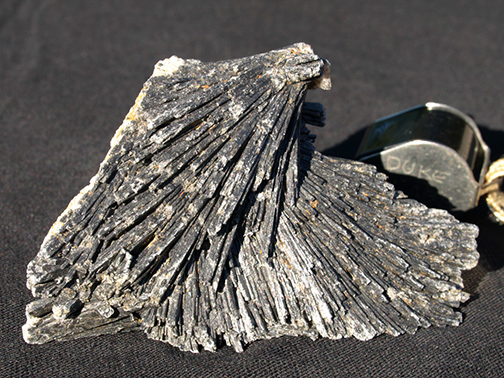 %_tempFileName0772_Kyanite_MinasGerais_Brazil%