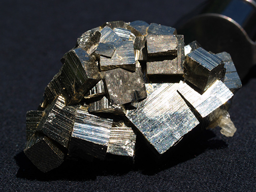 %_tempFileName0996a_Pyrite_HuanzalaMine_Peru%