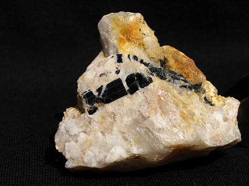 %_tempFileName1065a_Tourmaline_CT_USA%