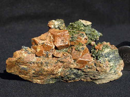 %_tempFileName1221a_Garnet,%20Epidote_SouthSlocan_BritishColumbia_Canada%