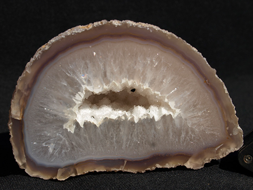 %_tempFileName1252a_Quartz%20var%20Agate%20Geode_Brazil%