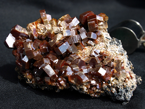 %_tempFileName1334a_Vanadinite_Mibladen_Morocco%