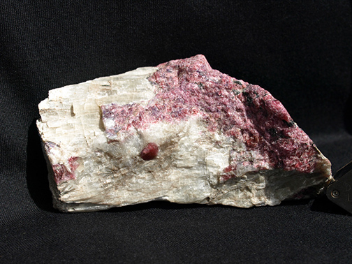 %_tempFileName1340a_Agrellite.%20Eudialyte_Kipiwa%20Complex_Quebec_Canada%
