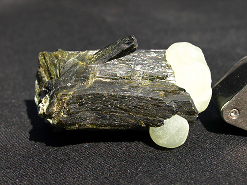 %_tempFileName1386a_Prehnite,%20Epidote_Djouga_KayesRegion_Mali_Africa%