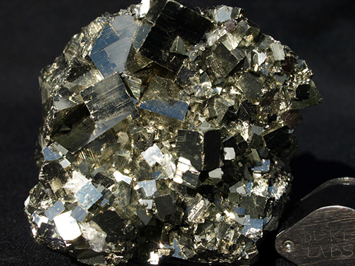 %_tempFileName1419a_Pyrite_Huanzala_Peru%
