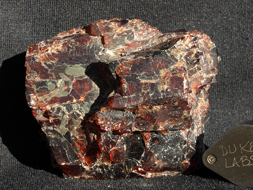 %_tempFileName1750a-1_GarnetvarAlmandite_GoreMtnMine_NorthCreek_NY_USA%