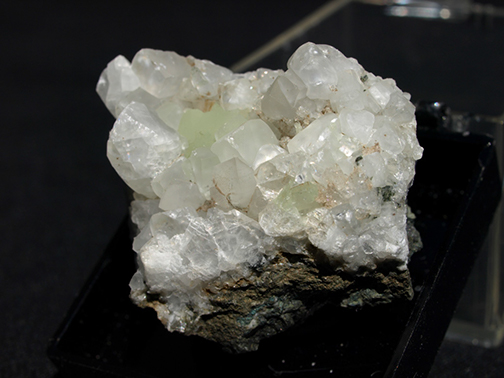 %_tempFileName2663_Prehnite,%20Calcite,%20Chabazite_NewStreetQuarry_Paterson_NJ_USA%