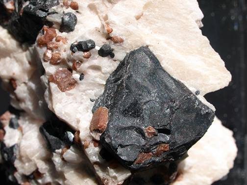 %_tempFileName2677_Franklinite,%20Willemite,%20Calcite_SterlingHillMine_Ogdensburg_NJ_USA%