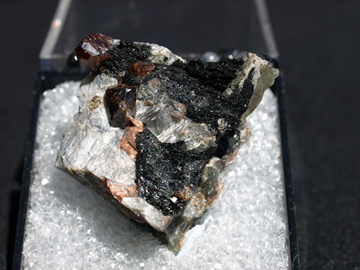 %_tempFileName2792_Zircon_RenfrewCo_Canada%