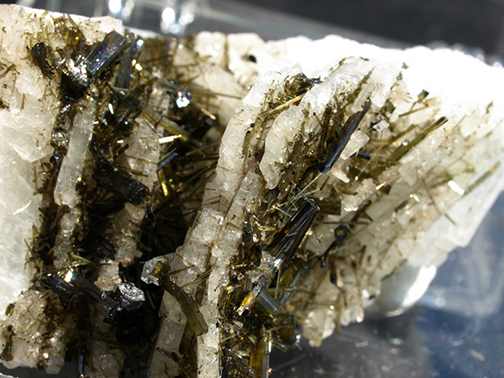 %_tempFileName2889_Elbaite,%20Cleavlandite_CruzieroMine_MinasGerais_Brazil%